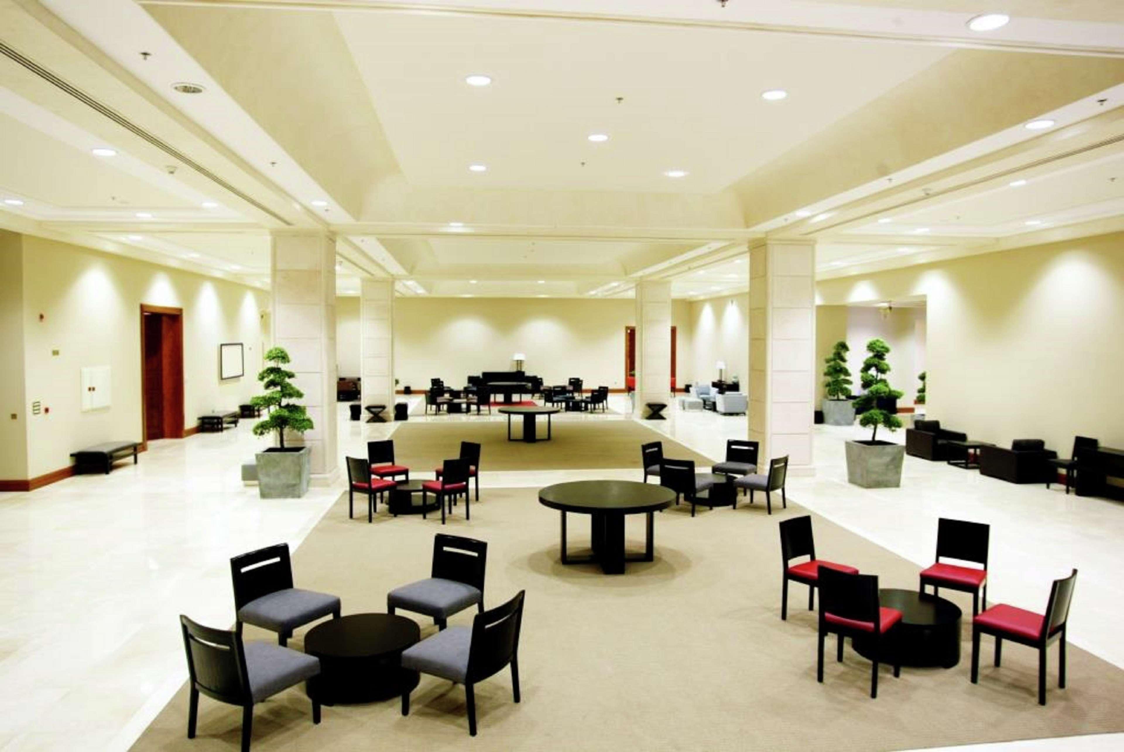 Hilton Dead Sea Resort & Spa Sweimeh Екстериор снимка The lounge at the airport