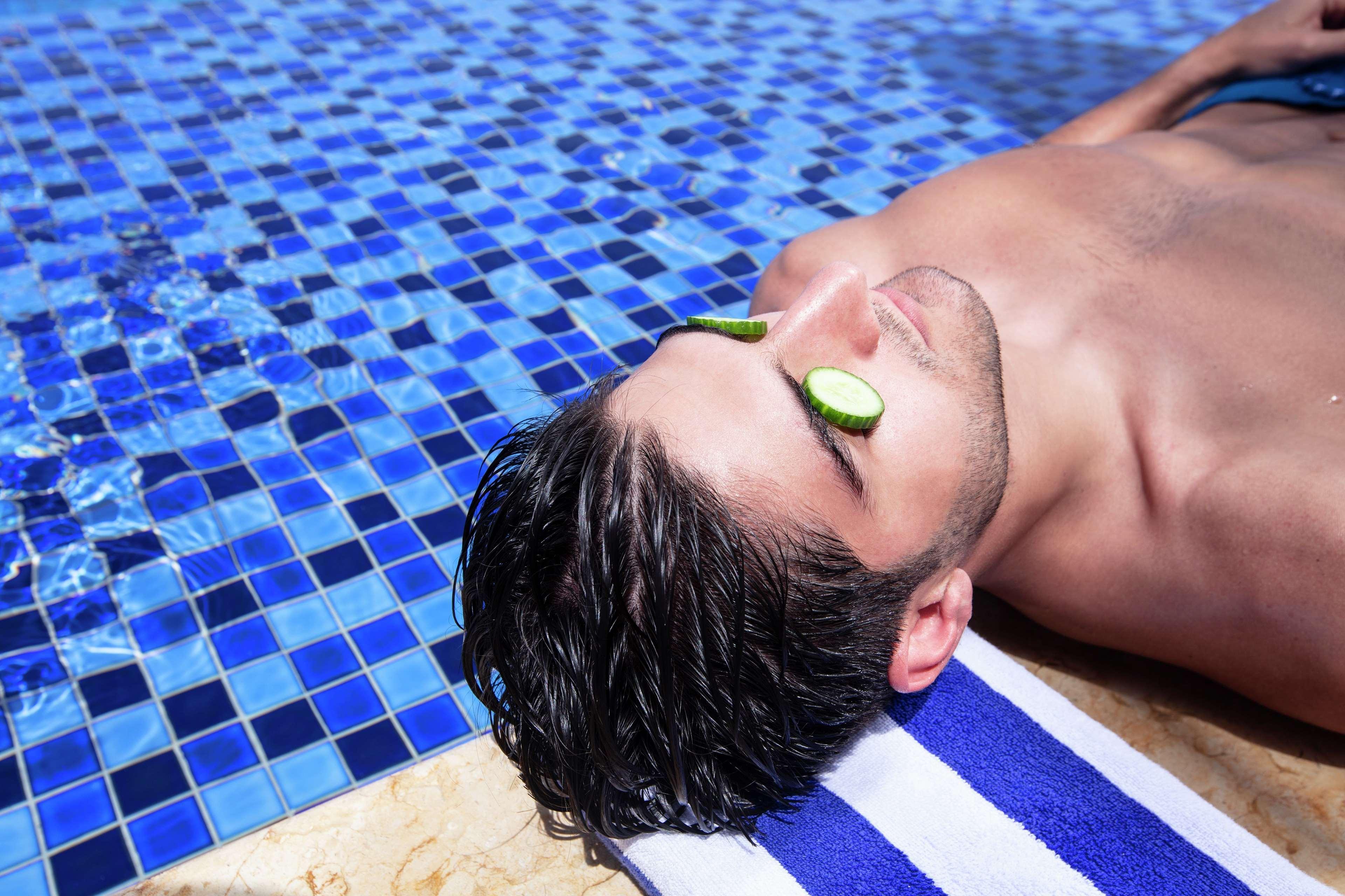 Hilton Dead Sea Resort & Spa Sweimeh Екстериор снимка A man with a short Caesar cut