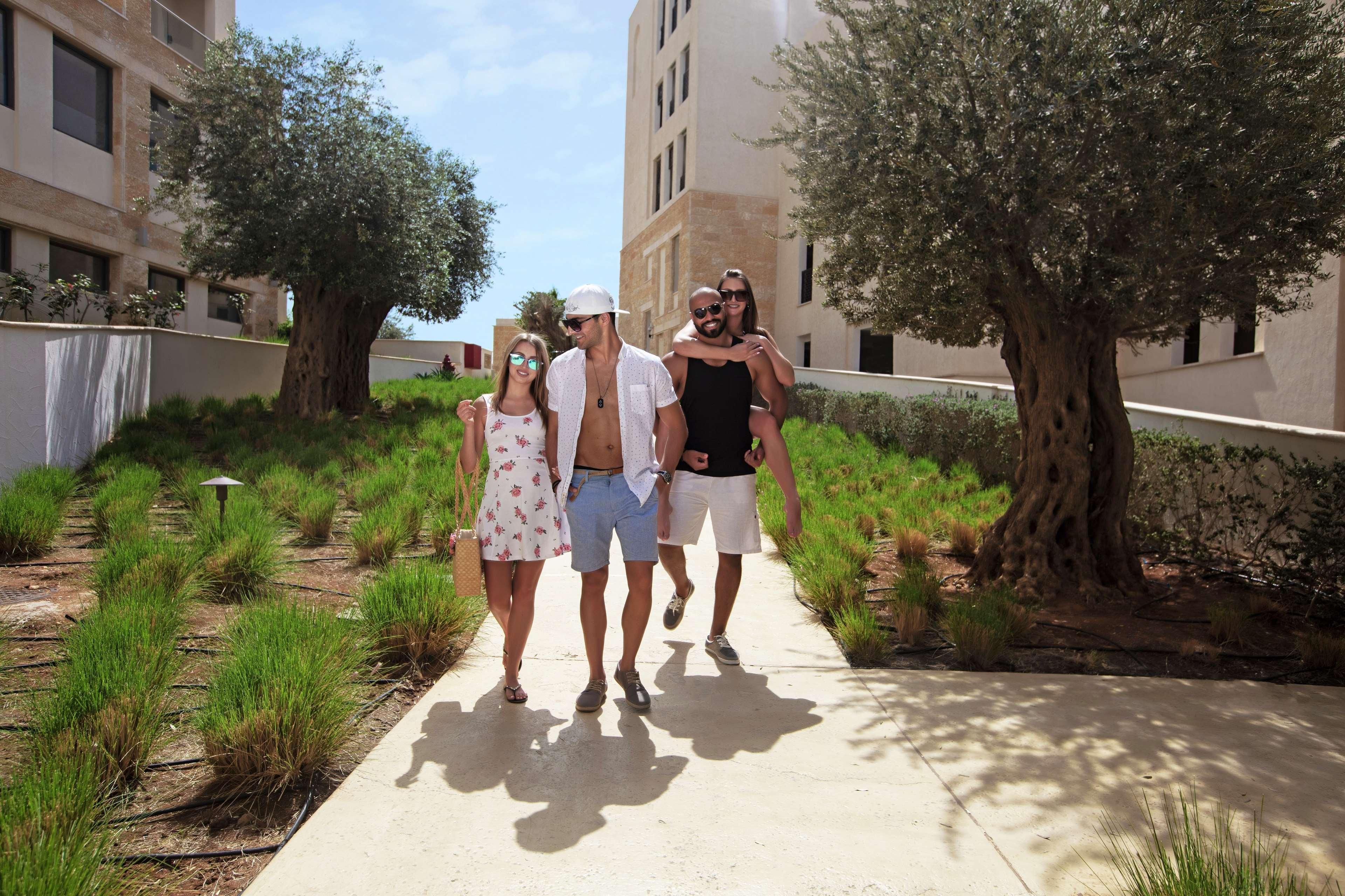 Hilton Dead Sea Resort & Spa Sweimeh Екстериор снимка Residents of Neve Araz