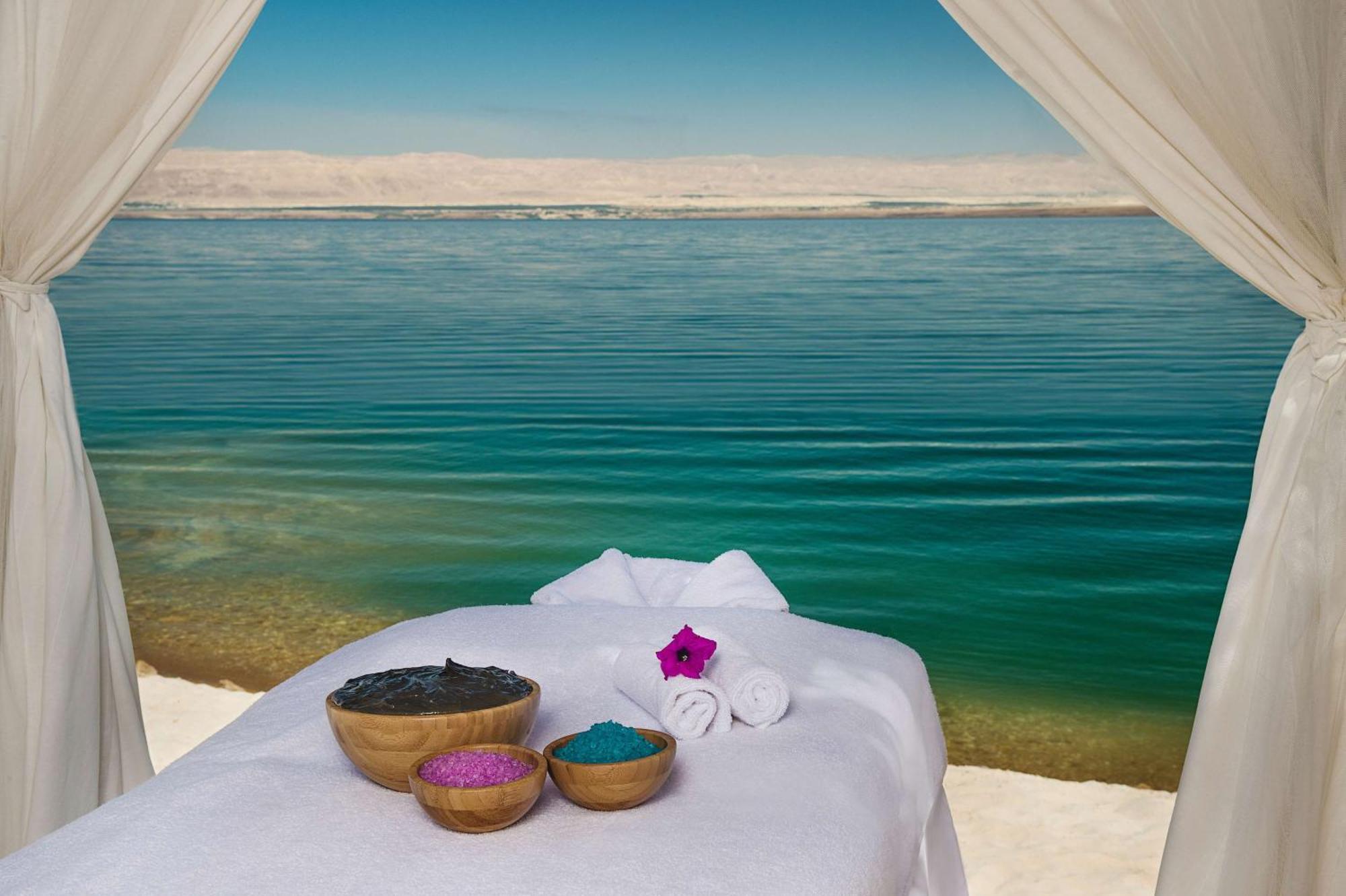 Hilton Dead Sea Resort & Spa Sweimeh Екстериор снимка Dead Sea mud