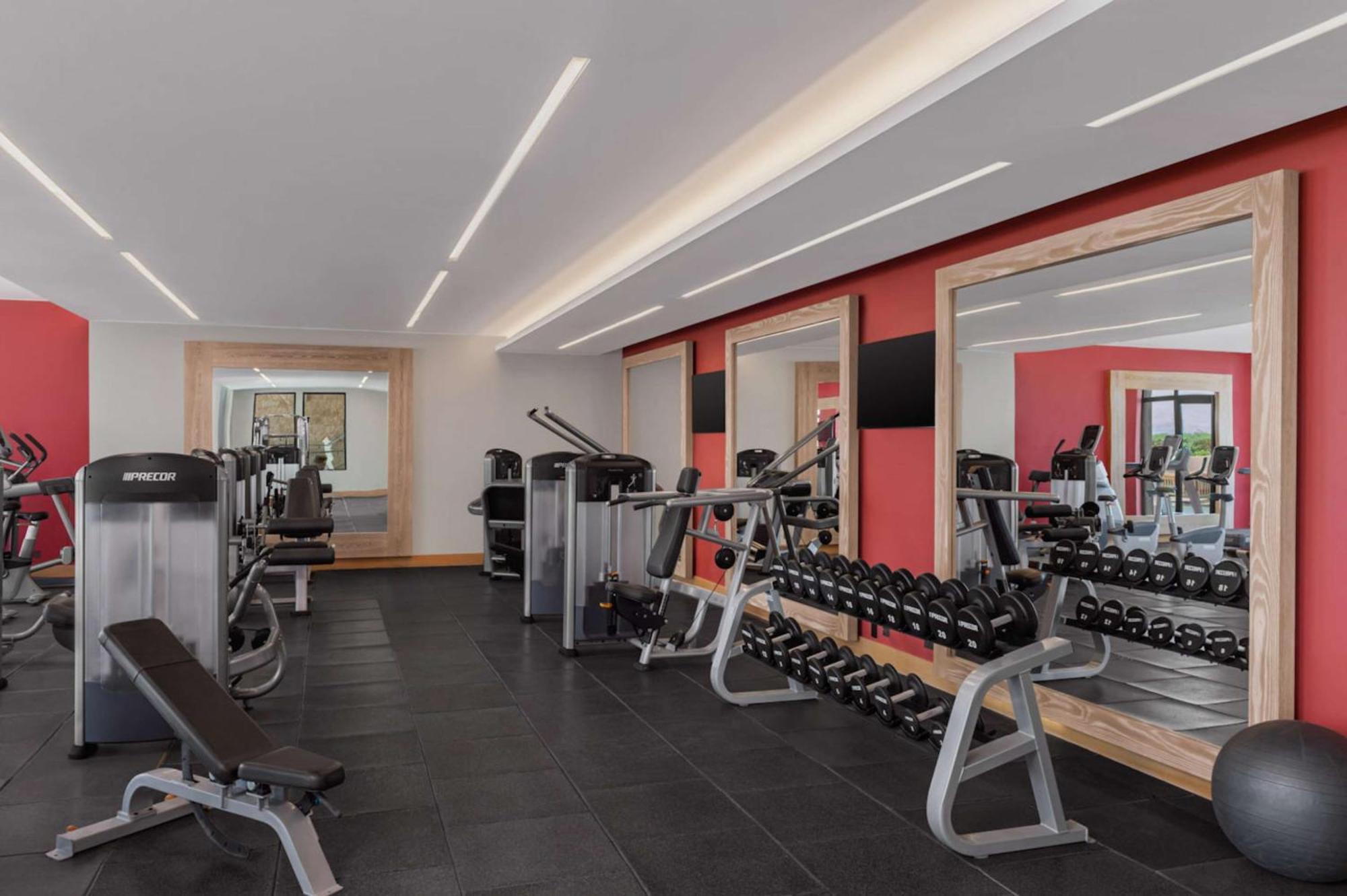 Hilton Dead Sea Resort & Spa Sweimeh Екстериор снимка The gym at the hotel