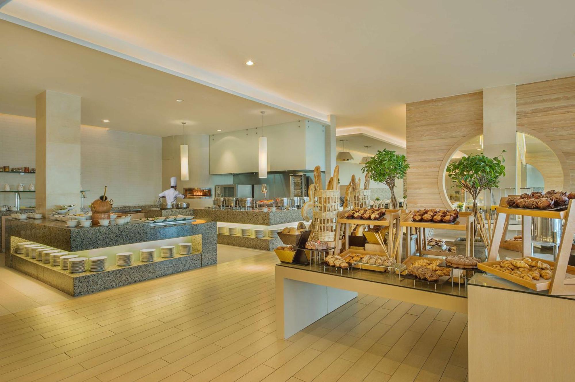 Hilton Dead Sea Resort & Spa Sweimeh Екстериор снимка The restaurant