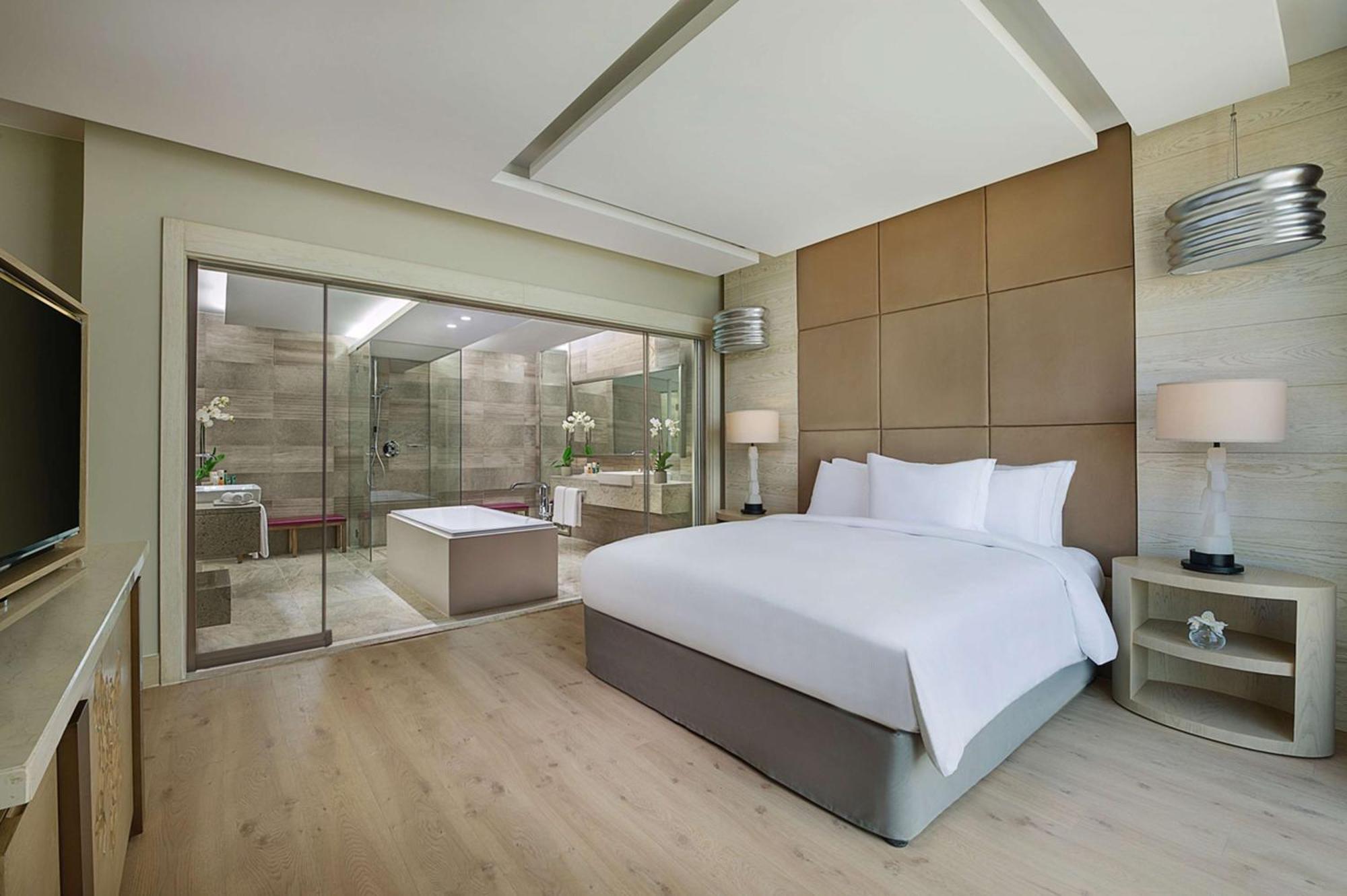 Hilton Dead Sea Resort & Spa Sweimeh Екстериор снимка A bedroom at the hotel