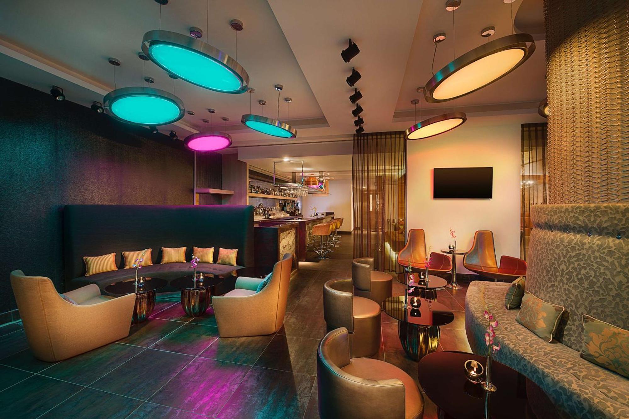Hilton Dead Sea Resort & Spa Sweimeh Екстериор снимка The interior of the bar