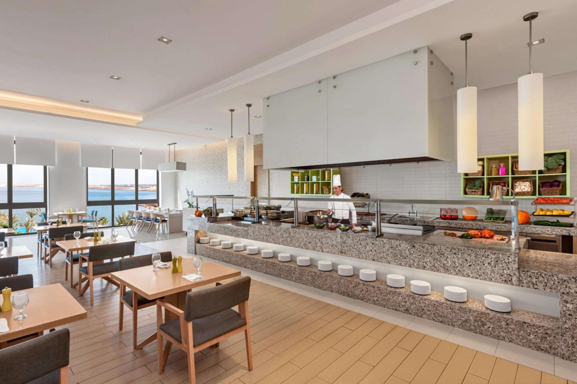 Hilton Dead Sea Resort & Spa Sweimeh Екстериор снимка The restaurant