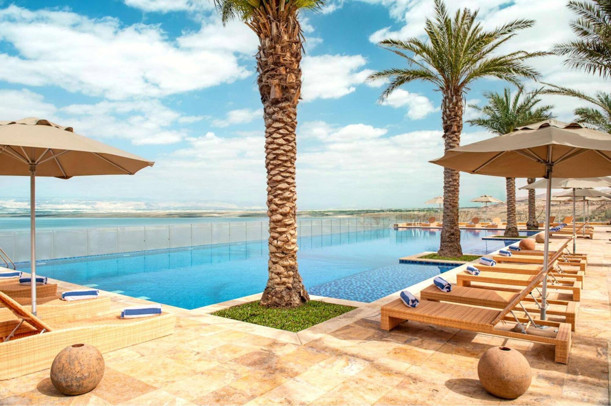 Hilton Dead Sea Resort & Spa Sweimeh Екстериор снимка The pool at the resort