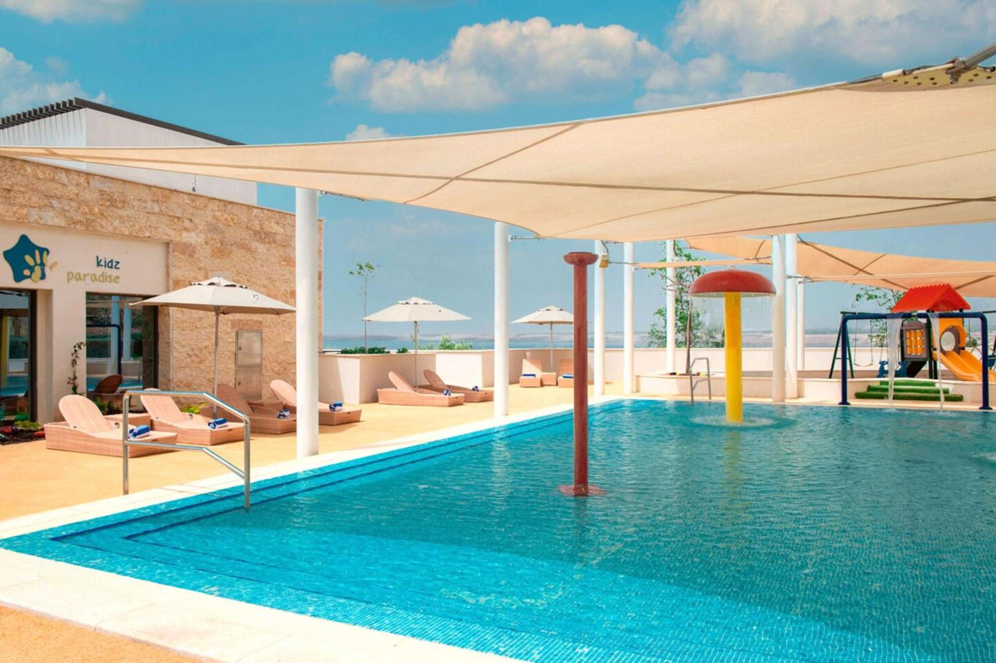 Hilton Dead Sea Resort & Spa Sweimeh Екстериор снимка Rooftop pool at the hotel